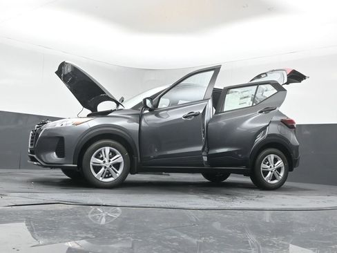 Used 2024 Nissan Kicks S image 36