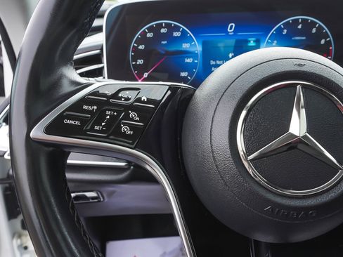 Used 2025 Mercedes-Benz E 350 4MATIC Sedan image 17