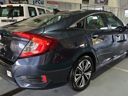 Used 2017 Honda Civic EX-L image 3
