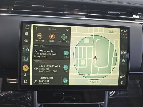 Certified 2025 Land Rover Range Rover SE image 23