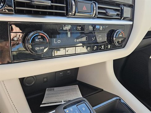 New 2025 Nissan Pathfinder SL w/ SL Premium Package image 24