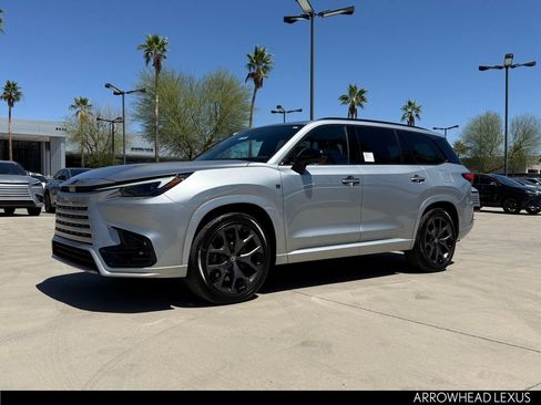 New 2026 Lexus TX 500h AWD image 2