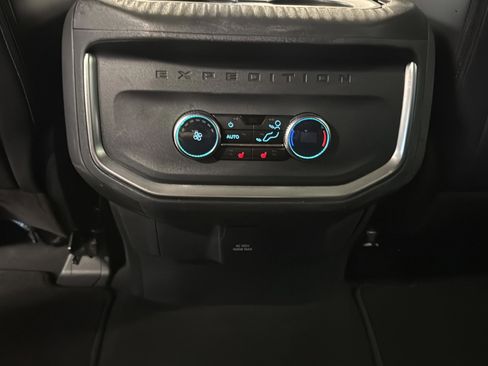 Certified 2025 Ford Expedition Platinum w/ Driver's Package AWD/4WD image 14