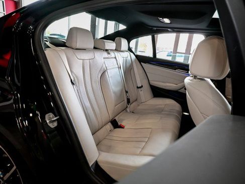 Used 2022 BMW 530i xDrive w/ M Sport Package image 23