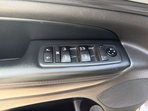Used 2019 Jeep Grand Cherokee Altitude AWD/4WD image 12