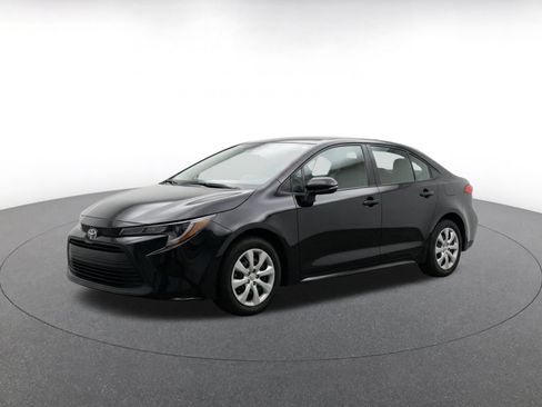 Used 2025 Toyota Corolla LE FWD image 3