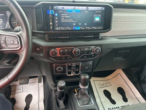 Used 2024 Jeep Wrangler Unlimited Sport image 13