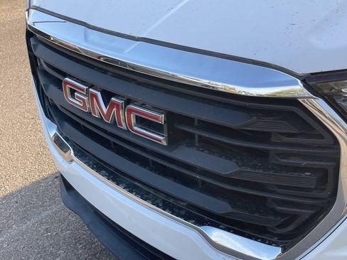 Used 2022 GMC Terrain SLE w/ Driver Convenience Package FWD image 11