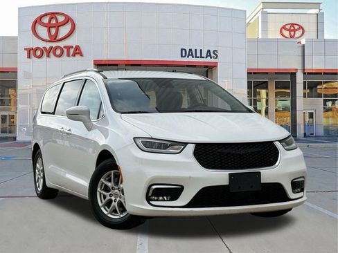 Used 2022 Chrysler Pacifica Touring-L FWD image 1