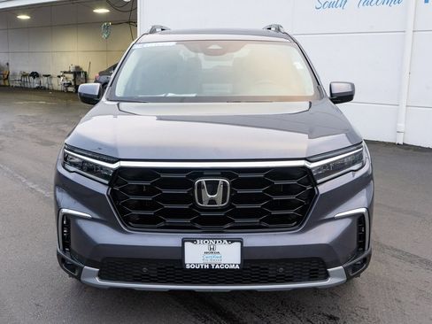 Used 2024 Honda Pilot Touring image 4