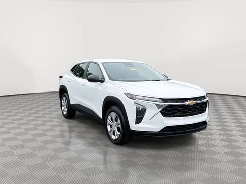 Certified 2026 Chevrolet Trax LS FWD image 2