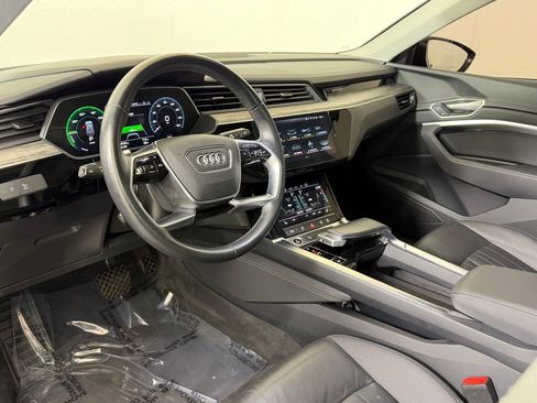Used 2022 Audi e-tron Premium w/ Convenience Plus Package image 4