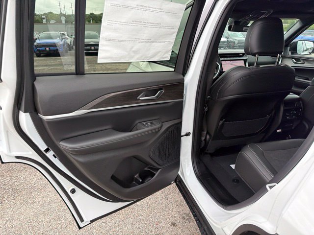 New 2026 Jeep Grand Cherokee Altitude AWD/4WD image 10