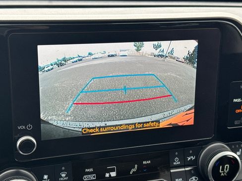Used 2024 Toyota Highlander XLE AWD/4WD image 21