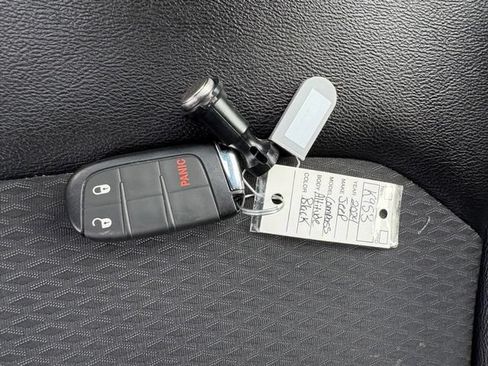 Used 2024 Jeep Compass Latitude w/ Convenience Group AWD/4WD image 6