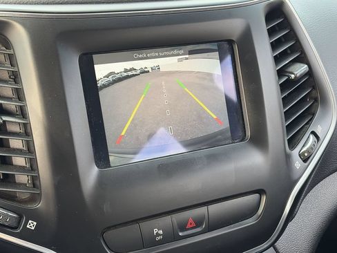 Used 2020 Jeep Cherokee Latitude Plus FWD image 21