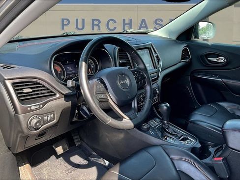 Used 2019 Jeep Cherokee Trailhawk w/ Cold Weather Group AWD/4WD image 19