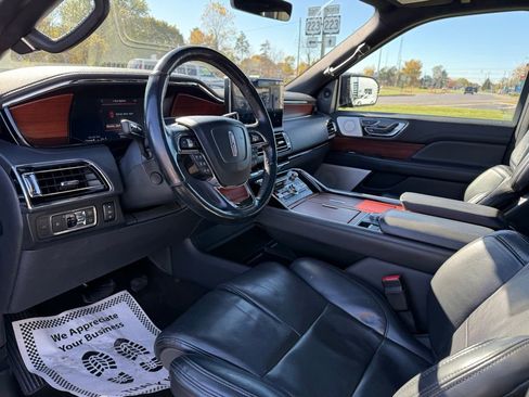 Used 2022 Lincoln Navigator Reserve w/ Equipment Group 201A image 12