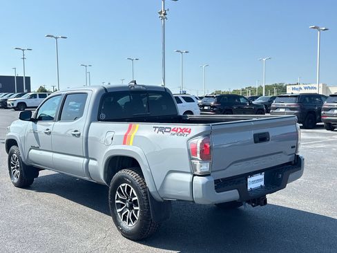 Used 2021 Toyota Tacoma TRD Sport AWD/4WD image 5