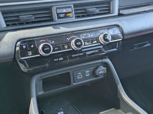 Used 2025 Honda Pilot Black Edition image 13