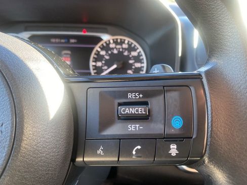 Used 2023 Nissan Rogue SV image 17