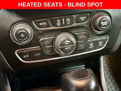 Used 2019 Jeep Cherokee Trailhawk w/ Cold Weather Group image 15