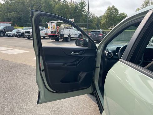 Used 2025 Chevrolet Equinox LT image 23