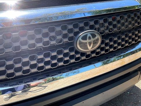 Used 2018 Toyota Tundra SR5 w/ SR5 Upgrade Package AWD/4WD image 32