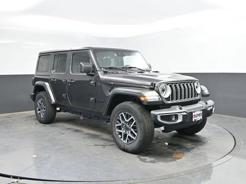 Used 2025 Jeep Wrangler Unlimited Sahara AWD/4WD image 6