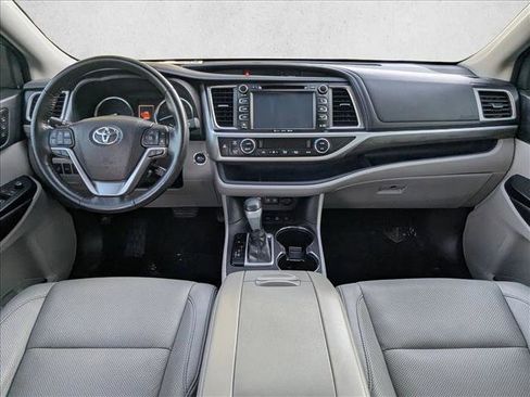 Used 2018 Toyota Highlander Limited Platinum image 16