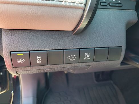 Used 2023 Toyota Camry SE image 16