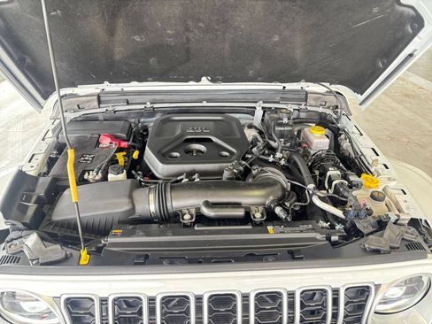 Used 2025 Jeep Wrangler Unlimited Sahara AWD/4WD image 32