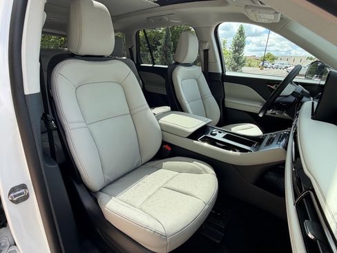 New 2026 Lincoln Aviator AWD image 12