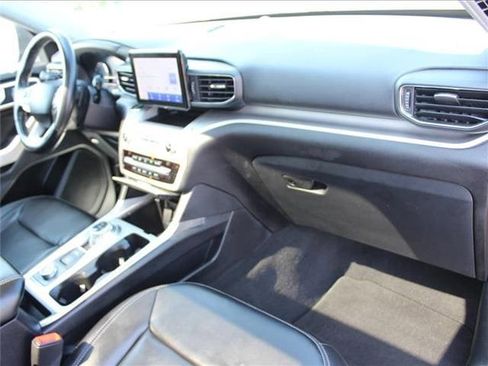 Used 2021 Ford Explorer XLT image 23