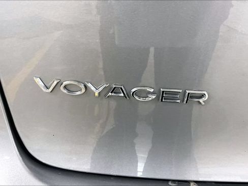 Used 2021 Chrysler Voyager Lxi FWD image 8