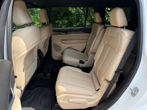 Used 2025 Jeep Grand Cherokee L Limited w/ Black Appearance Package RWD image 15