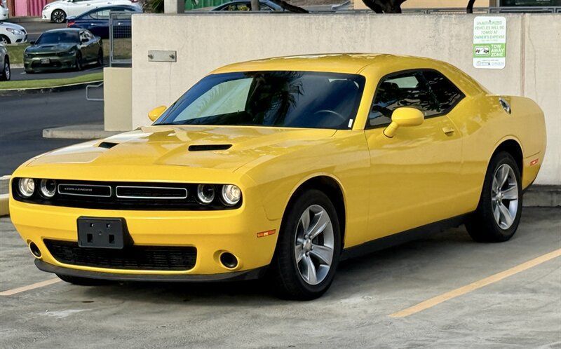 Used 2017 Dodge Challenger SXT RWD image 4