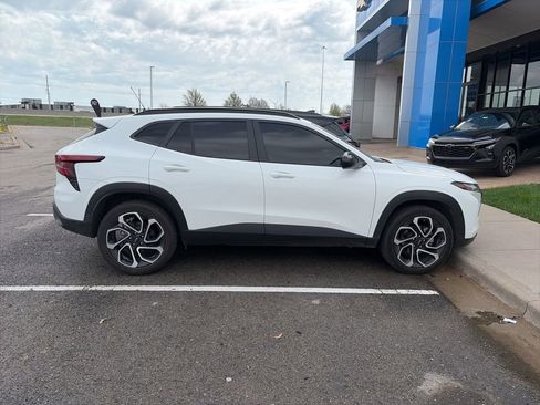 Certified 2025 Chevrolet Trax RS w/ Driver Confidence Package image 3