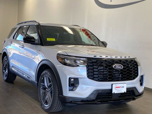 New 2026 Ford Explorer ST-Line w/ ST-Line Street Pack AWD/4WD image 2