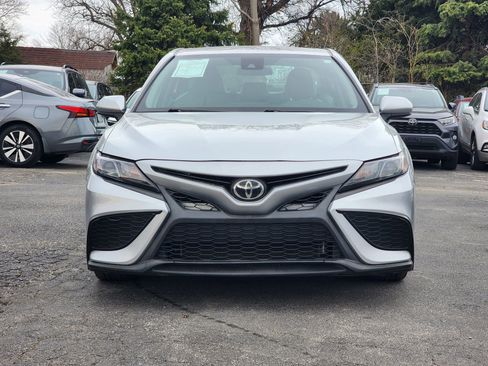 Used 2021 Toyota Camry SE w/ Carpet Mat Package (TMS) image 2