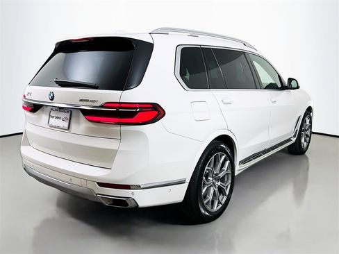 Used 2024 BMW X7 xDrive40i image 7