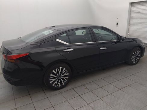 Used 2024 Nissan Altima 2.5 SV image 10