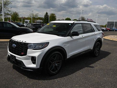 Certified 2025 Ford Explorer ST AWD/4WD image 9