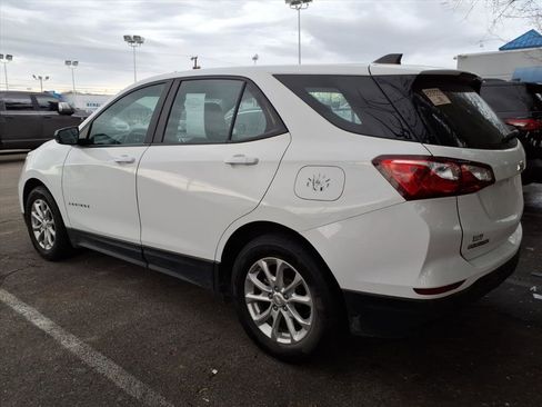 Used 2021 Chevrolet Equinox LS image 3