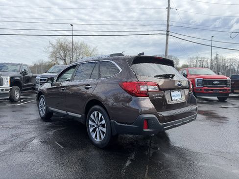 Used 2019 Subaru Outback 3.6R Touring image 4