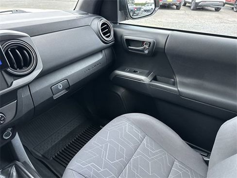 Used 2019 Toyota Tacoma TRD Off-Road image 24