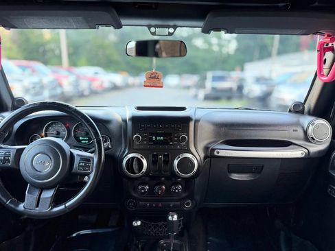 Used 2011 Jeep Wrangler Sahara w/ Connectivity Group AWD/4WD image 24