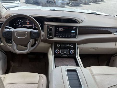 Used 2022 GMC Yukon Denali w/ Denali Ultimate Package AWD/4WD image 15