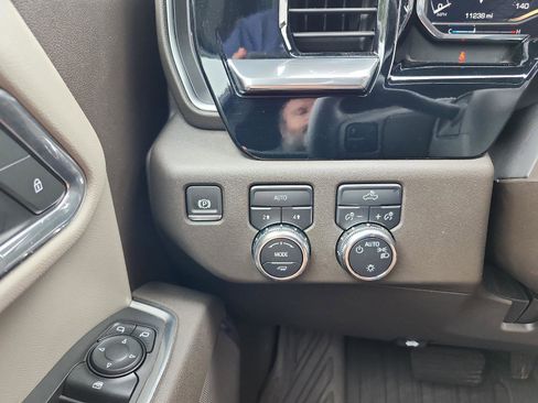 Certified 2025 GMC Sierra 1500 SLE image 22