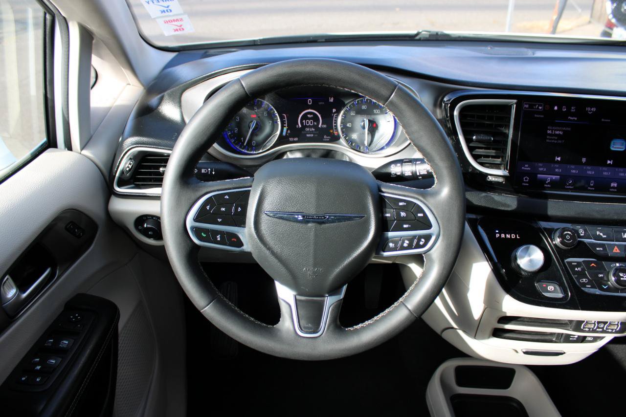 Used 2022 Chrysler Pacifica Touring-L FWD image 10